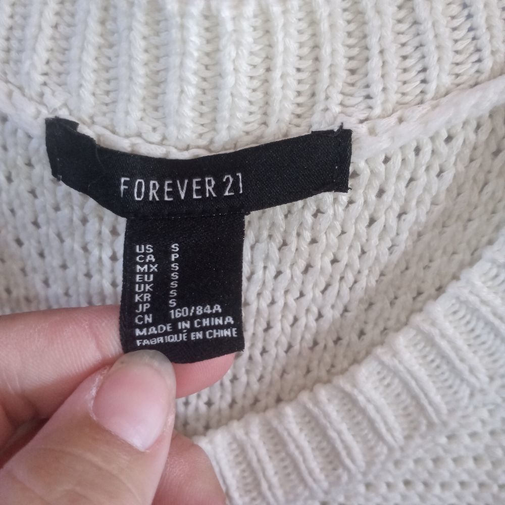 Forever 21 sweater size small ( bag Y ) - Picture 3 of 5